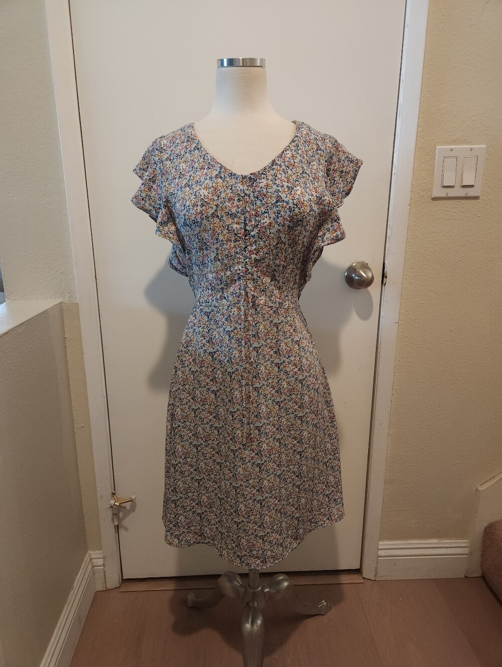 Floral Ruffle Sleeve V-Neck Dress in Cream and Blue